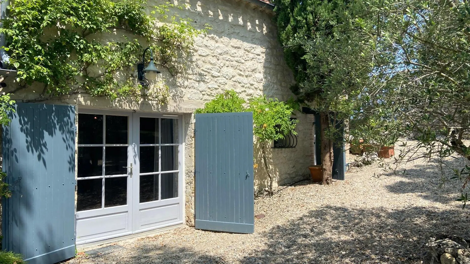Nyaraló Gite De Charme Avec Grand Jardin & Piscine Touffailles