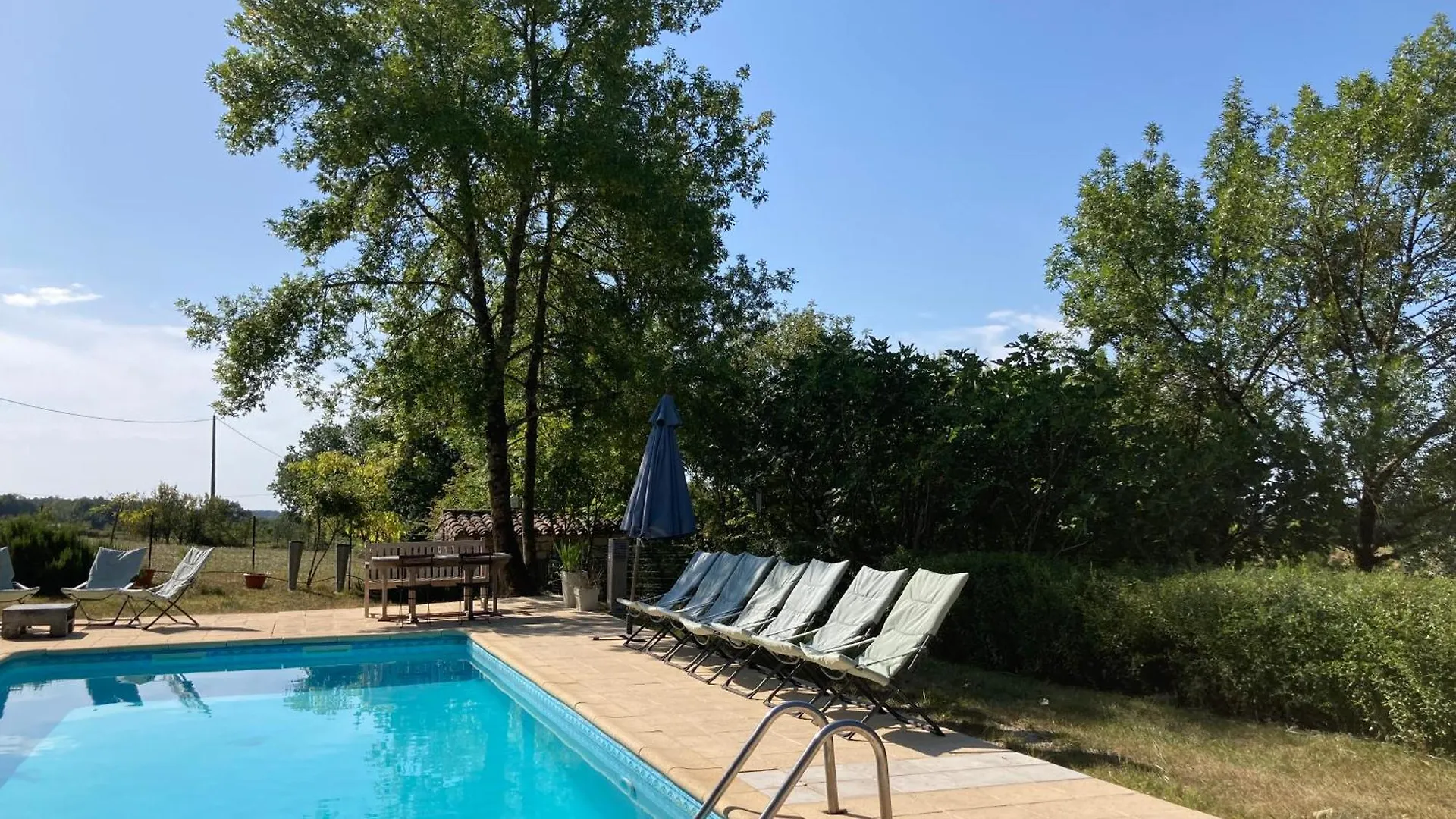 Gite De Charme Avec Grand Jardin & Piscine Touffailles