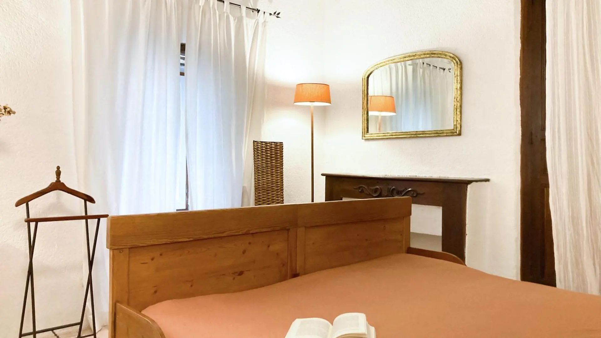 Nyaraló Gite De Charme Avec Grand Jardin & Piscine Touffailles