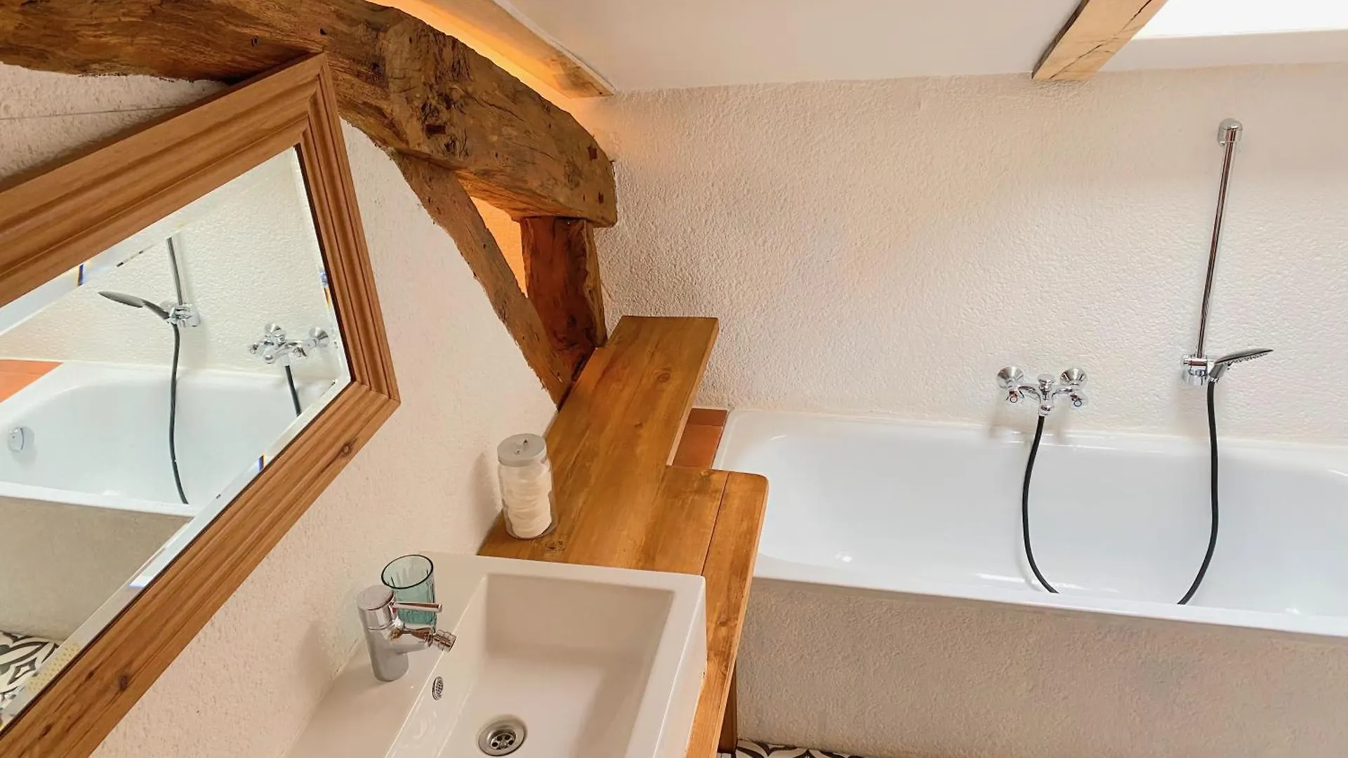 Gite De Charme Avec Grand Jardin & Piscine Touffailles