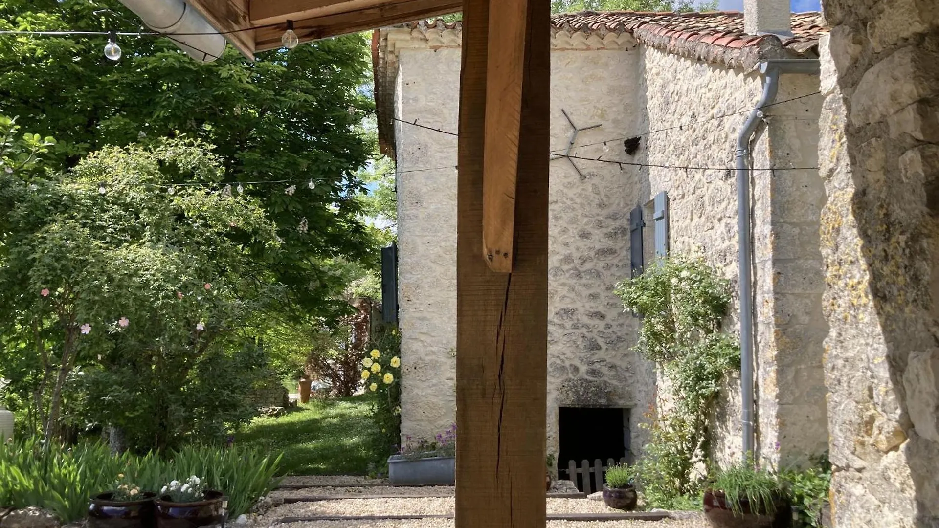 Gite De Charme Avec Grand Jardin & Piscine Touffailles
